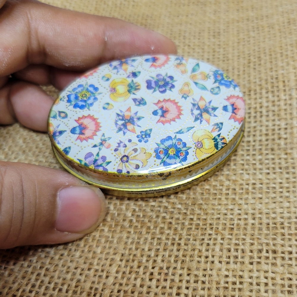 Vtg Ian Logan Design Soap Tin w/Original Ian Logan Fine English Soap - London